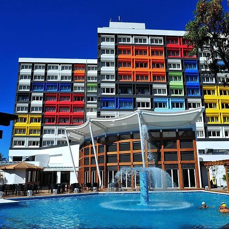 Chateau De Chine Hotel Hualien Bagian luar foto The hotel's swimming pool
