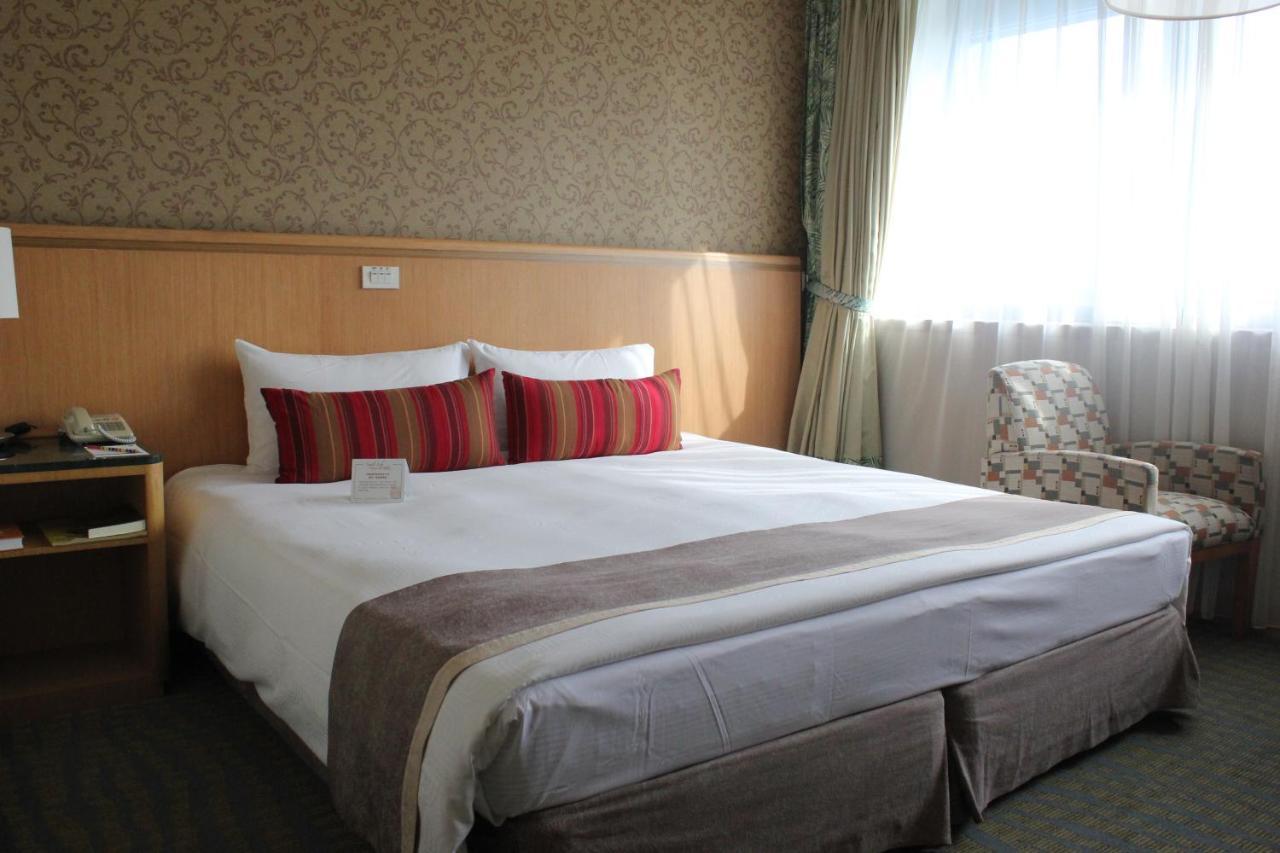 Chateau De Chine Hotel Hualien Bagian luar foto A hotel room