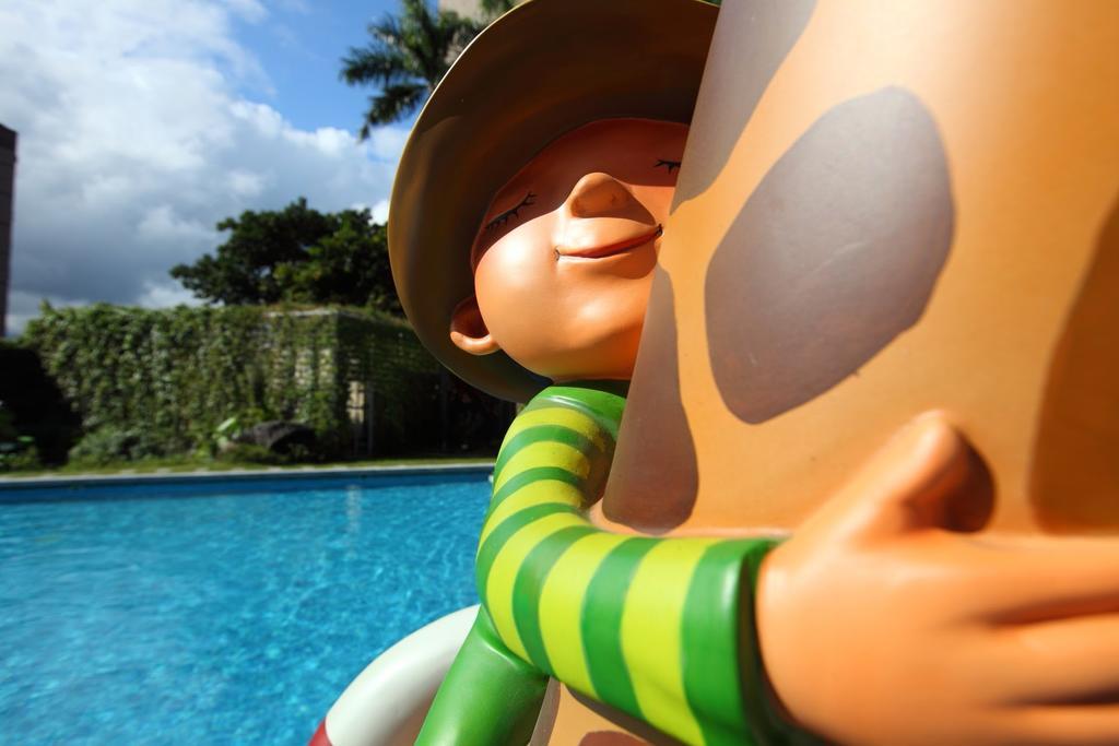 Chateau De Chine Hotel Hualien Bagian luar foto The character of Little Nemo
