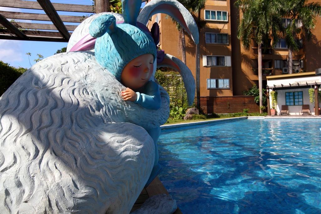 Chateau De Chine Hotel Hualien Bagian luar foto The Swan