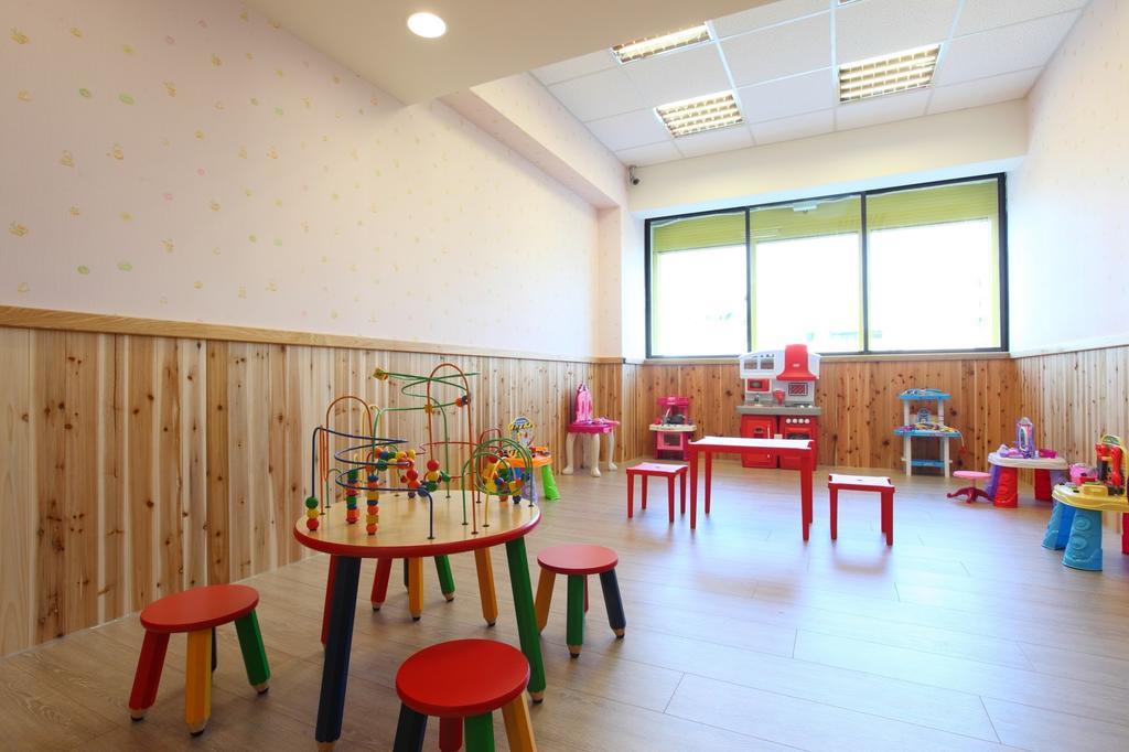 Chateau De Chine Hotel Hualien Bagian luar foto A classroom at the International School of Toulouse