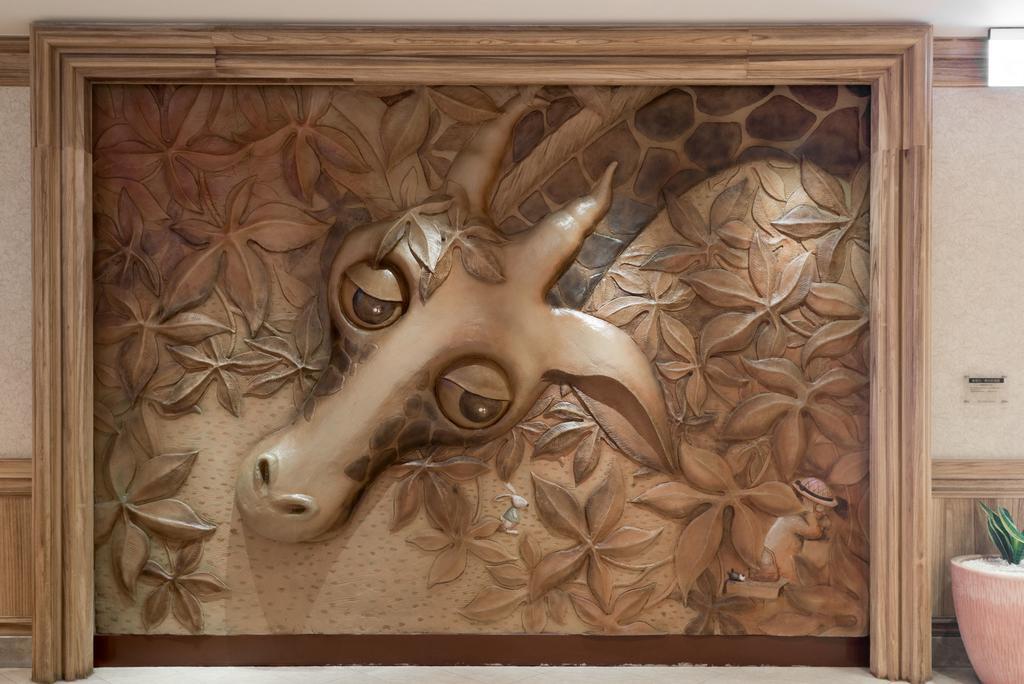 Chateau De Chine Hotel Hualien Bagian luar foto The sculpture of the head of a horse