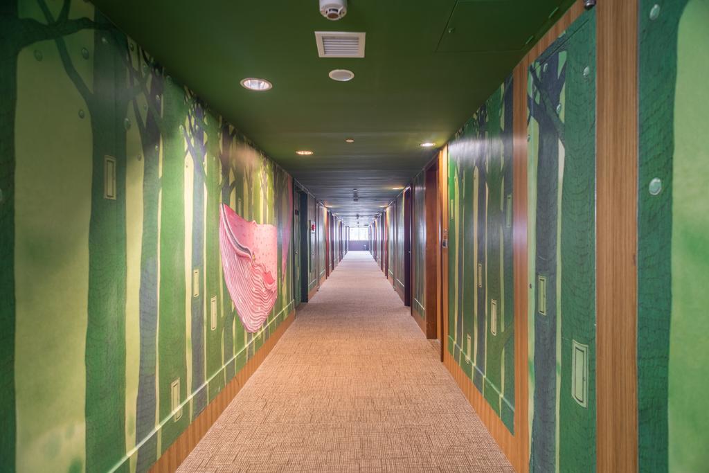 Chateau De Chine Hotel Hualien Bagian luar foto A corridor on the 10th floor